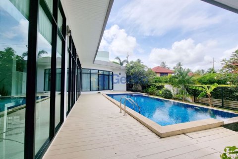 House in Pattaya, Thailand 3 bedrooms № 196816 - photo 2