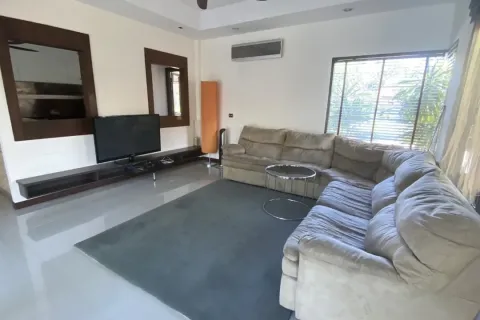 Villa in Pattaya, Thailand 3 bedrooms № 162118 - photo 3