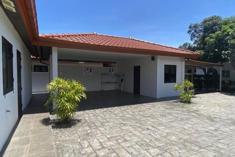 Villa in Pattaya, Thailand 3 bedrooms № 162118 - photo 8