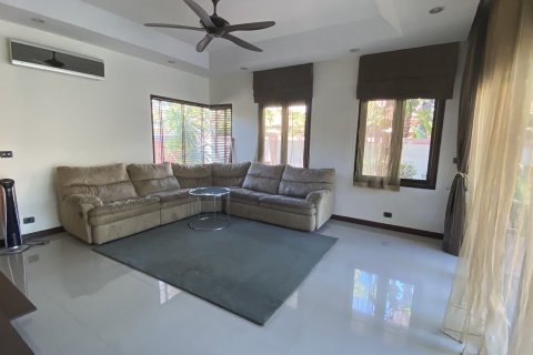 Villa in Pattaya, Thailand 3 bedrooms № 162118 - photo 13