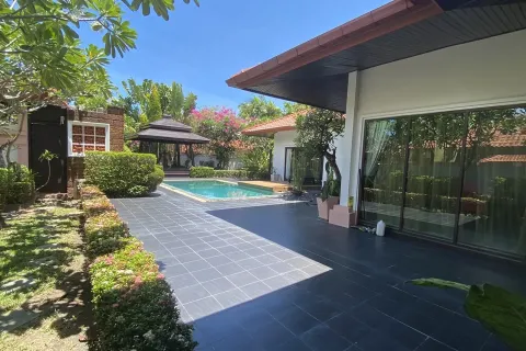 Villa in Pattaya, Thailand 3 bedrooms № 162118 - photo 2