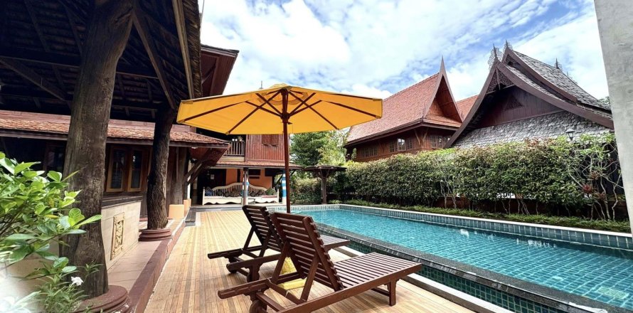 House in Phuket, Thailand 4 bedrooms № 162120