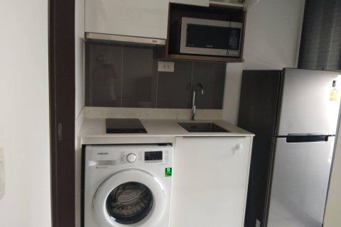 Studio in the Condo in Huai Khwang, Bangkok, Thailand  № 173810 - photo 2