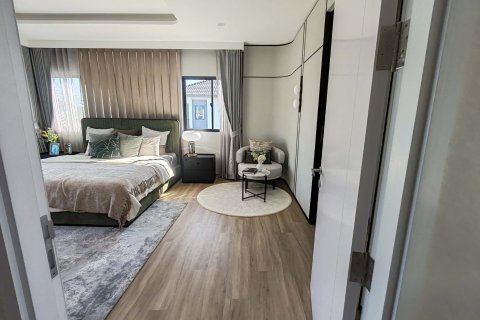 House in Samut Prakan, Thailand 4 bedrooms № 173806 - photo 10