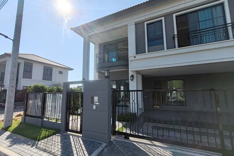 House in Samut Prakan, Thailand 4 bedrooms № 173806 - photo 2