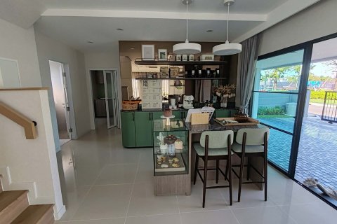 House in Samut Prakan, Thailand 4 bedrooms № 173806 - photo 6