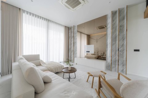 House in Bangkok, Thailand 3 bedrooms № 180697 - photo 2