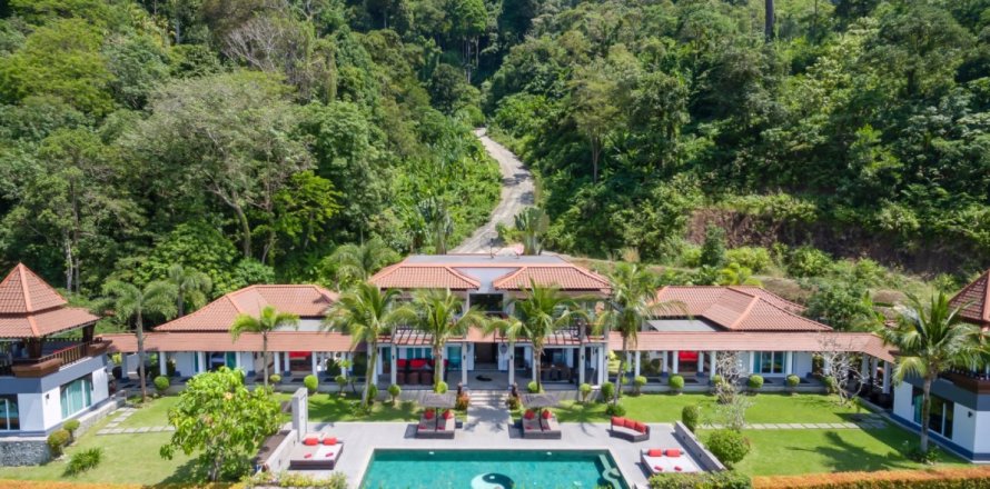 House in Phuket, Thailand 8 bedrooms № 180700