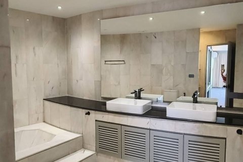 Condo à Khlong San, Bangkok, Thaïlande, 3 chambres  № 141311 - photo 7