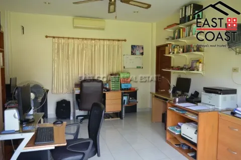 Casa de 4 dormitorios en Pattaya, Tailandia № 213062 - foto 30