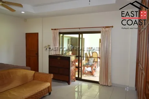 Casa de 4 dormitorios en Pattaya, Tailandia № 213062 - foto 24