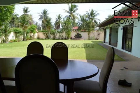 Casa de 4 dormitorios en Pattaya, Tailandia № 213062 - foto 12