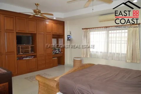 Casa de 4 dormitorios en Pattaya, Tailandia № 213062 - foto 22