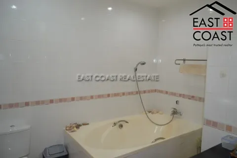 Casa de 4 dormitorios en Pattaya, Tailandia № 213062 - foto 25