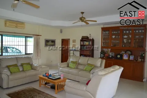 Casa de 4 dormitorios en Pattaya, Tailandia № 213062 - foto 18