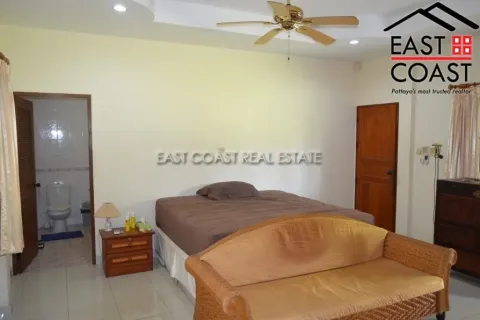Casa de 4 dormitorios en Pattaya, Tailandia № 213062 - foto 23