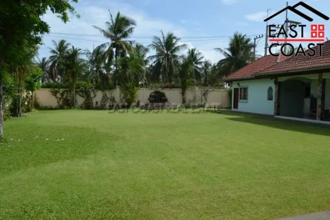Casa de 4 dormitorios en Pattaya, Tailandia № 213062 - foto 2