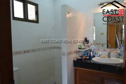 Casa de 4 dormitorios en Pattaya, Tailandia № 213062 - foto 28