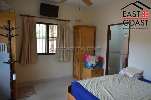 Casa de 4 dormitorios en Pattaya, Tailandia № 213062 - foto 27