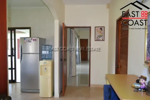 Casa de 4 dormitorios en Pattaya, Tailandia № 213062 - foto 16