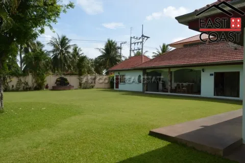 Casa de 4 dormitorios en Pattaya, Tailandia № 213062 - foto 6