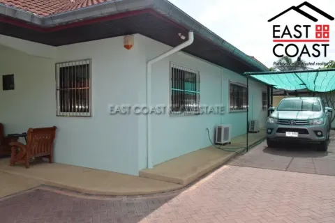 Casa de 4 dormitorios en Pattaya, Tailandia № 213062 - foto 3
