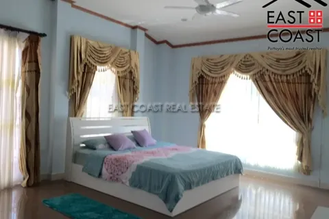 Casa de 6 dormitorios en Jomtien Beach, Pattaya, Tailandia № 213065 - foto 10
