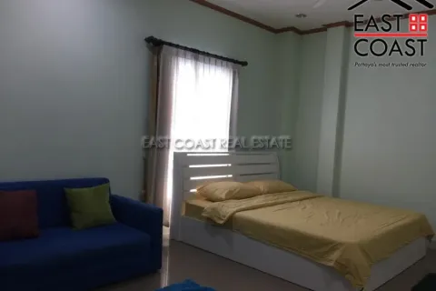 Casa de 6 dormitorios en Jomtien Beach, Pattaya, Tailandia № 213065 - foto 15