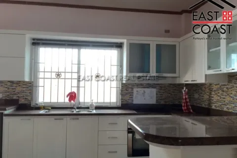 Casa de 6 dormitorios en Jomtien Beach, Pattaya, Tailandia № 213065 - foto 9