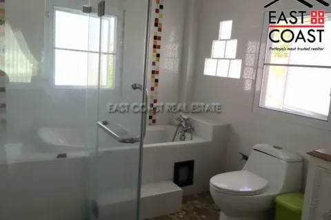 Casa de 6 dormitorios en Jomtien Beach, Pattaya, Tailandia № 213065 - foto 13