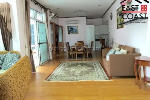 Casa de 6 dormitorios en Jomtien Beach, Pattaya, Tailandia № 213065 - foto 4