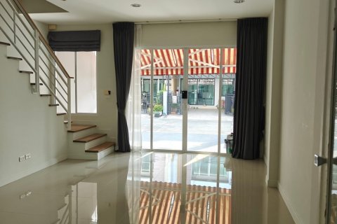 Townhouse in Lat Phrao, Bangkok, Thailand 3 bedrooms № 163601 - photo 2