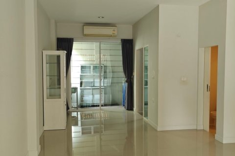 Townhouse in Lat Phrao, Bangkok, Thailand 3 bedrooms № 163601 - photo 5