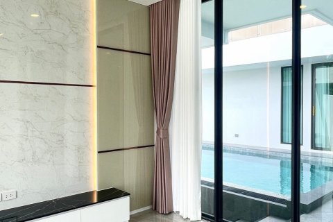 House in Pattaya, Thailand 5 bedrooms № 146013 - photo 5