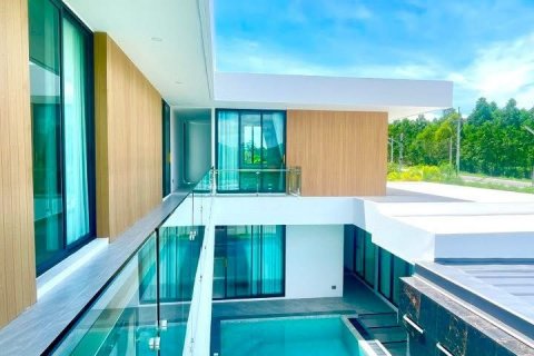 House in Pattaya, Thailand 5 bedrooms № 146013