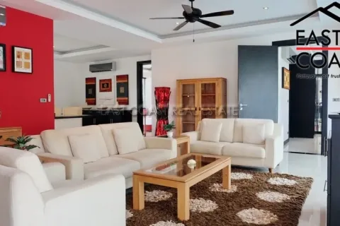 Casa de 4 dormitorios en Pattaya, Tailandia № 213359 - foto 2