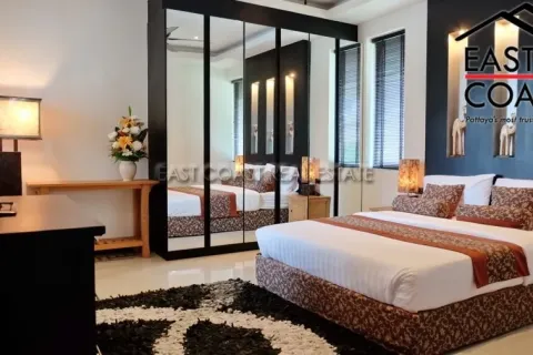 Casa de 4 dormitorios en Pattaya, Tailandia № 213359 - foto 16