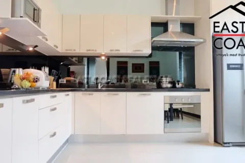 Casa de 4 dormitorios en Pattaya, Tailandia № 213359 - foto 4