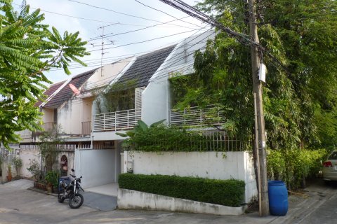 Дом в Пхракханонге, Бангкок, Таиланд с 3 спальнями  № 143757 - фото 1
