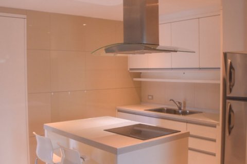 Condo in Bangkok, Thailand, 2 bedrooms  № 143761 - photo 7