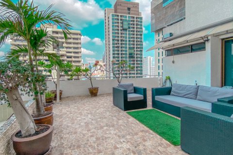 Condo in Bangkok, Thailand, 2 bedrooms  № 143761 - photo 17