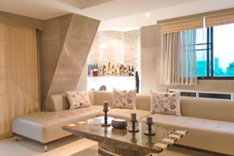 Condo in Bangkok, Thailand, 2 bedrooms  № 143761 - photo 2