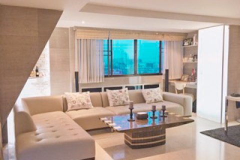 Condo in Bangkok, Thailand, 2 bedrooms  № 143761 - photo 1