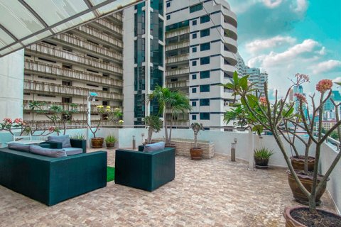 Condo in Bangkok, Thailand, 2 bedrooms  № 143761 - photo 15