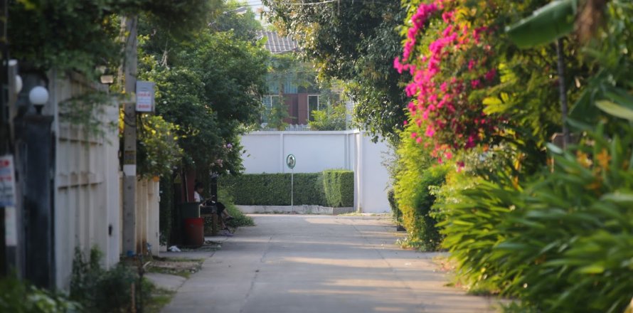 Дом в Бангкоке, Таиланд с 4 спальнями  № 143758