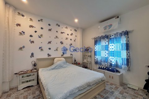 House in Pattaya, Thailand 3 bedrooms № 196092 - photo 10
