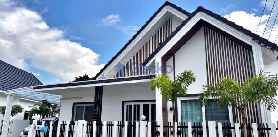 House in Pattaya, Thailand 3 bedrooms № 196092