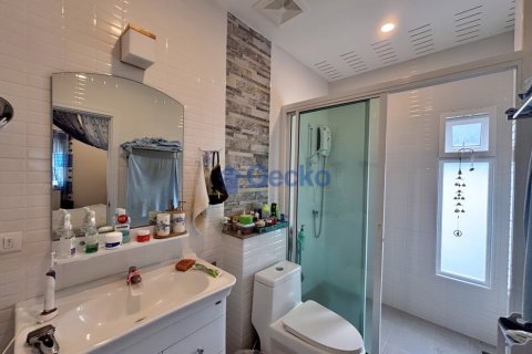 House in Pattaya, Thailand 3 bedrooms № 196092 - photo 15