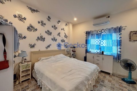 House in Pattaya, Thailand 3 bedrooms № 196092 - photo 13