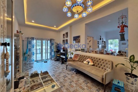 House in Pattaya, Thailand 3 bedrooms № 196092 - photo 8